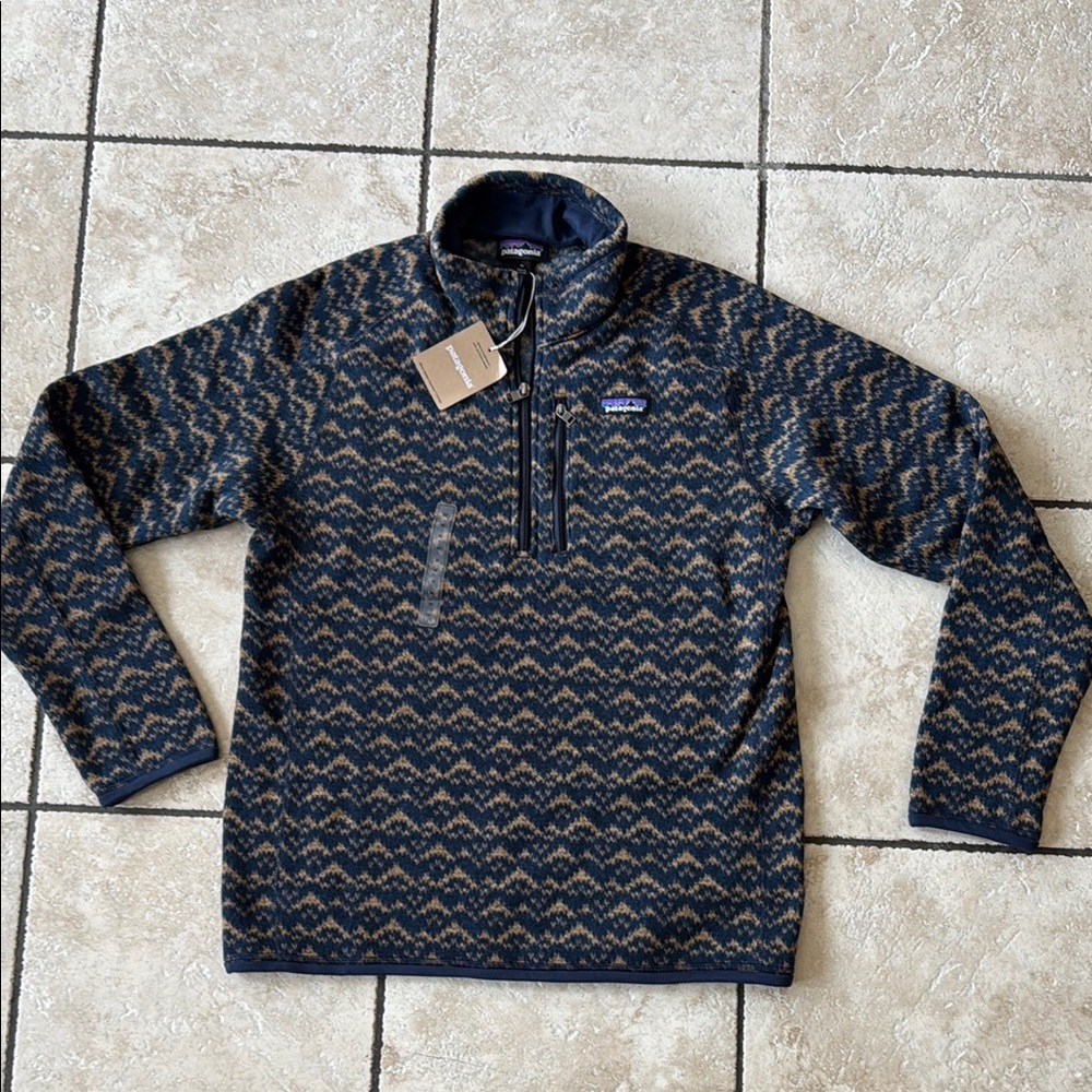 Patagonia Navy and Beige Patterned Fleece